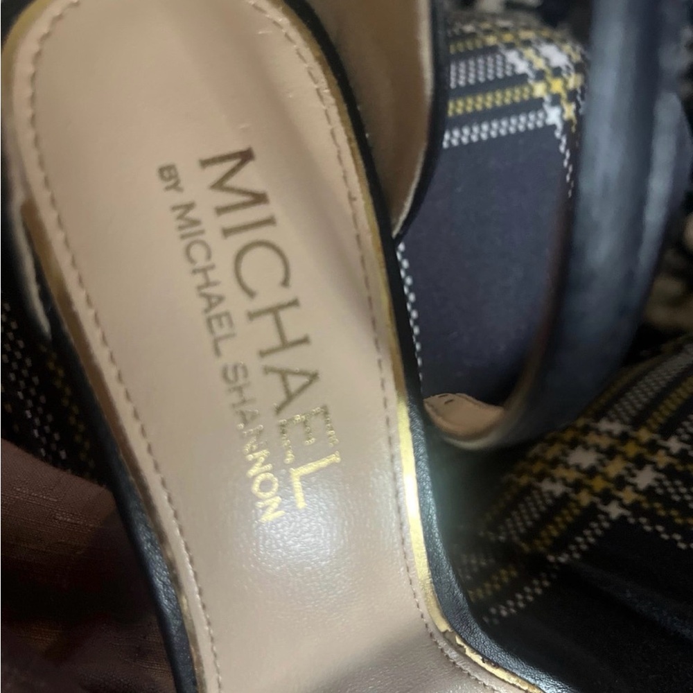 Michael Shannon Black Women's Heels - Picture 3 of 6